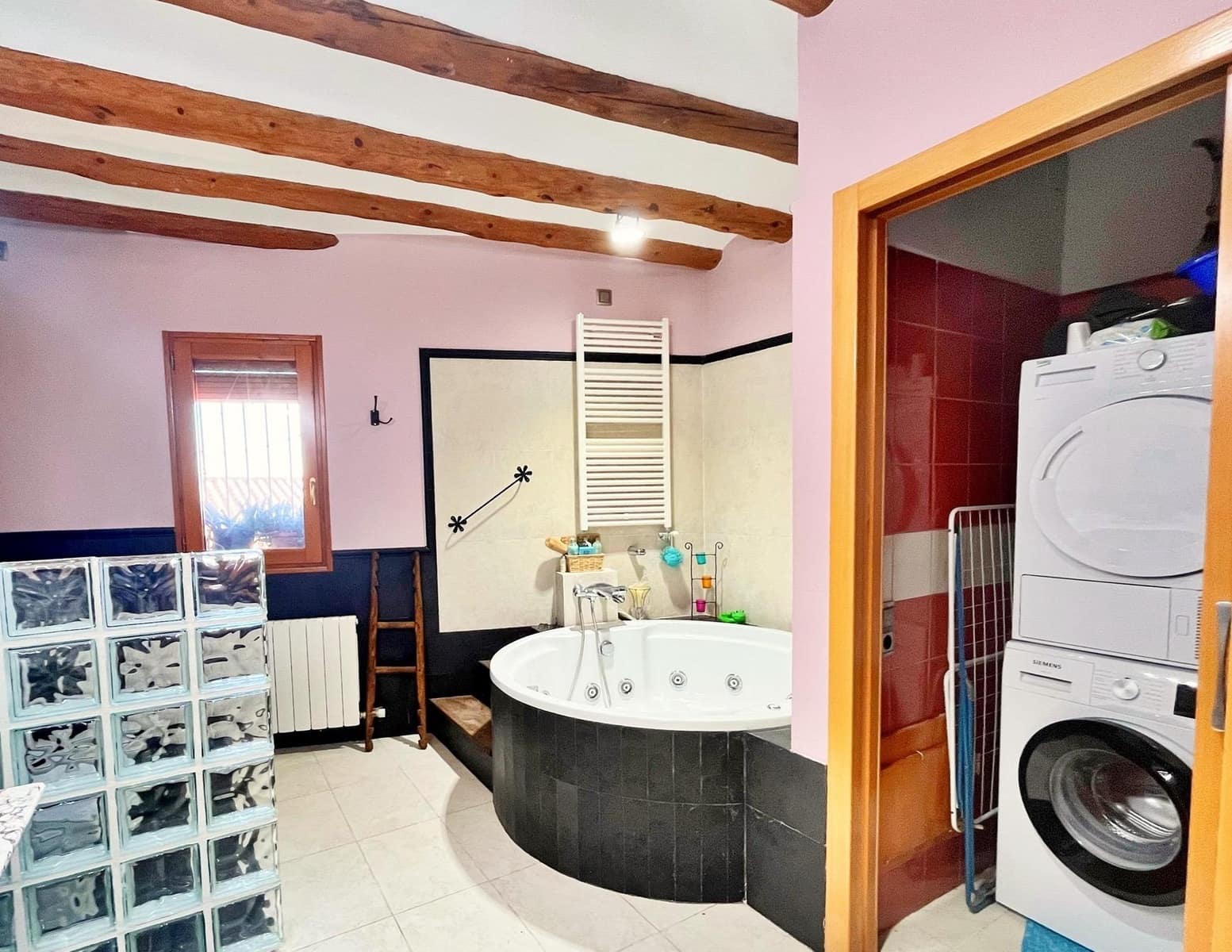 4 slaapkamer Huis te koop in Arnes met garage - € 320.000 (Ref: 9373989)