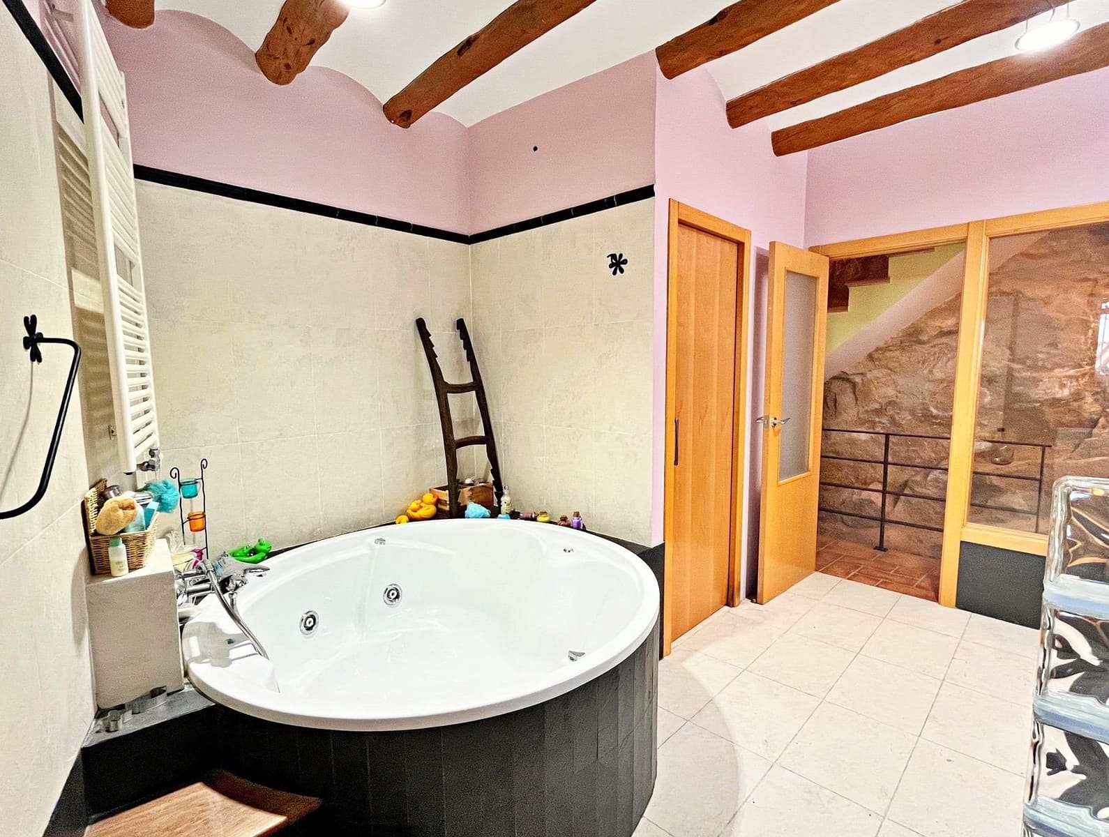 4 slaapkamer Huis te koop in Arnes met garage - € 320.000 (Ref: 9373989)