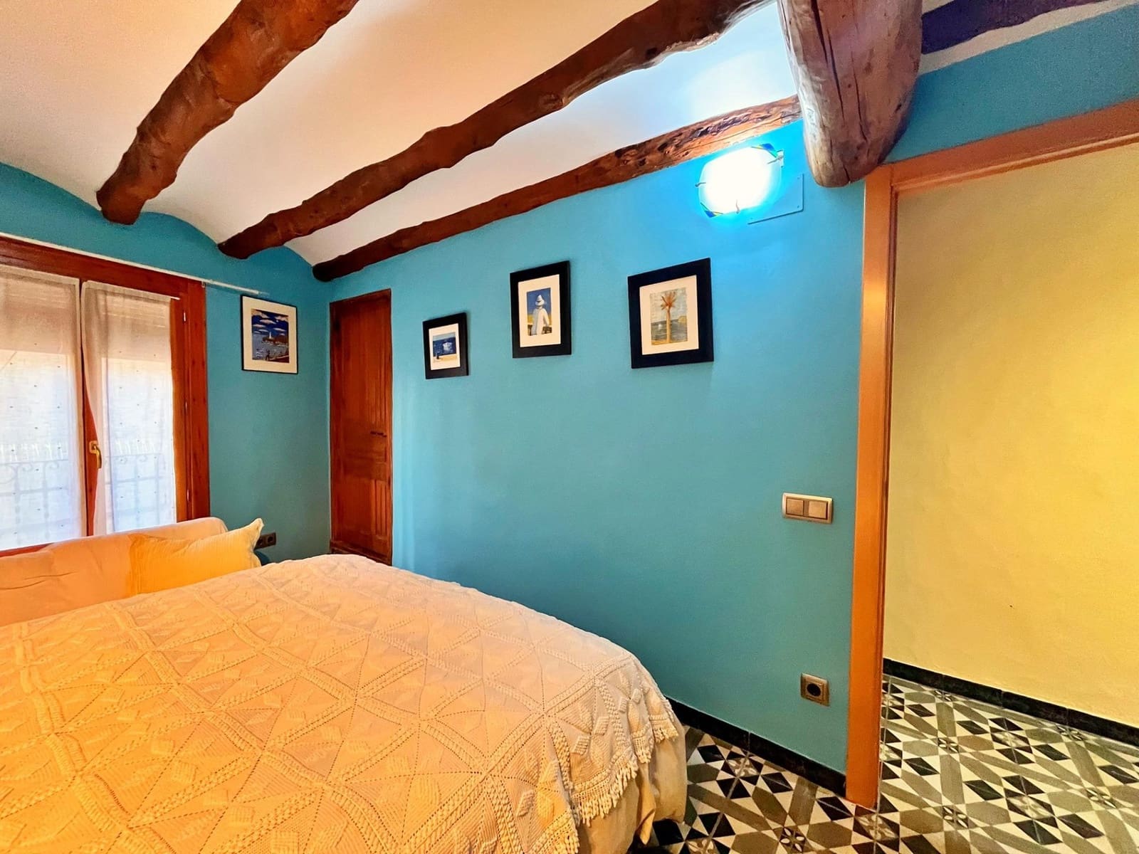 4 slaapkamer Huis te koop in Arnes met garage - € 320.000 (Ref: 9373989)