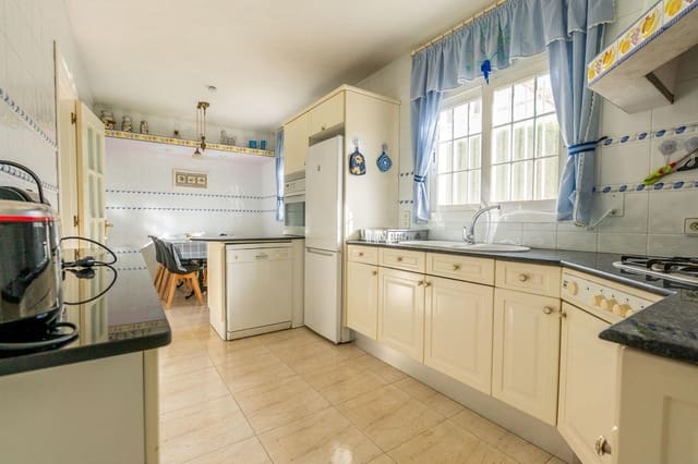 4 sovrum Villa till salu i Deltebre med pool - 590 000 € (Ref: 9415916)