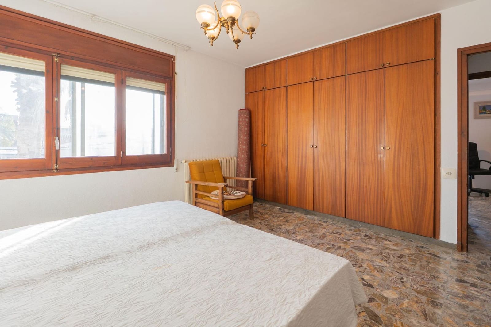 5 bedroom Villa for sale in Deltebre with garage - € 325,000 (Ref: 9599523)