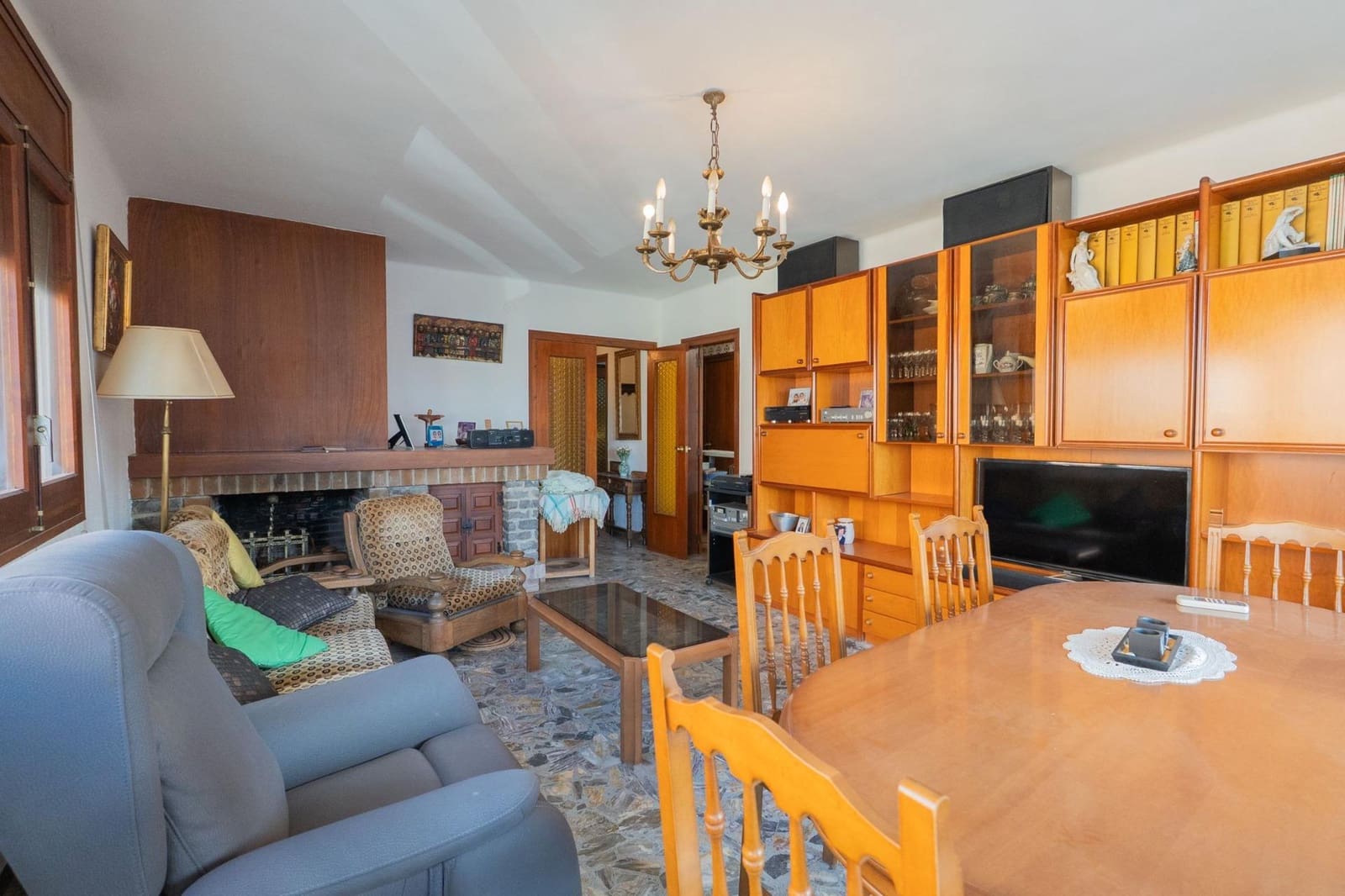 5 bedroom Villa for sale in Deltebre with garage - € 325,000 (Ref: 9599523)