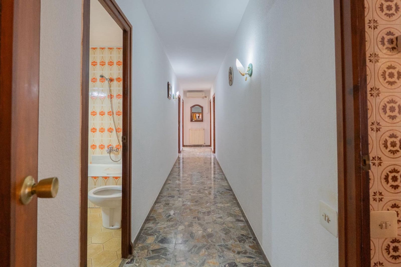 5 bedroom Villa for sale in Deltebre with garage - € 325,000 (Ref: 9599523)