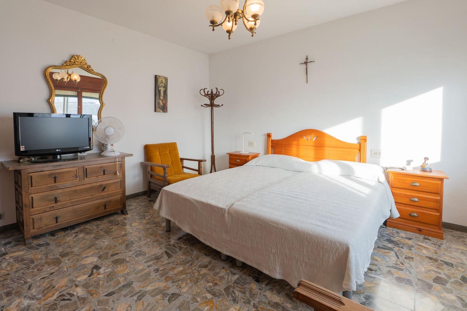 5 bedroom Villa for sale in Deltebre with garage - € 325,000 (Ref: 9599523)