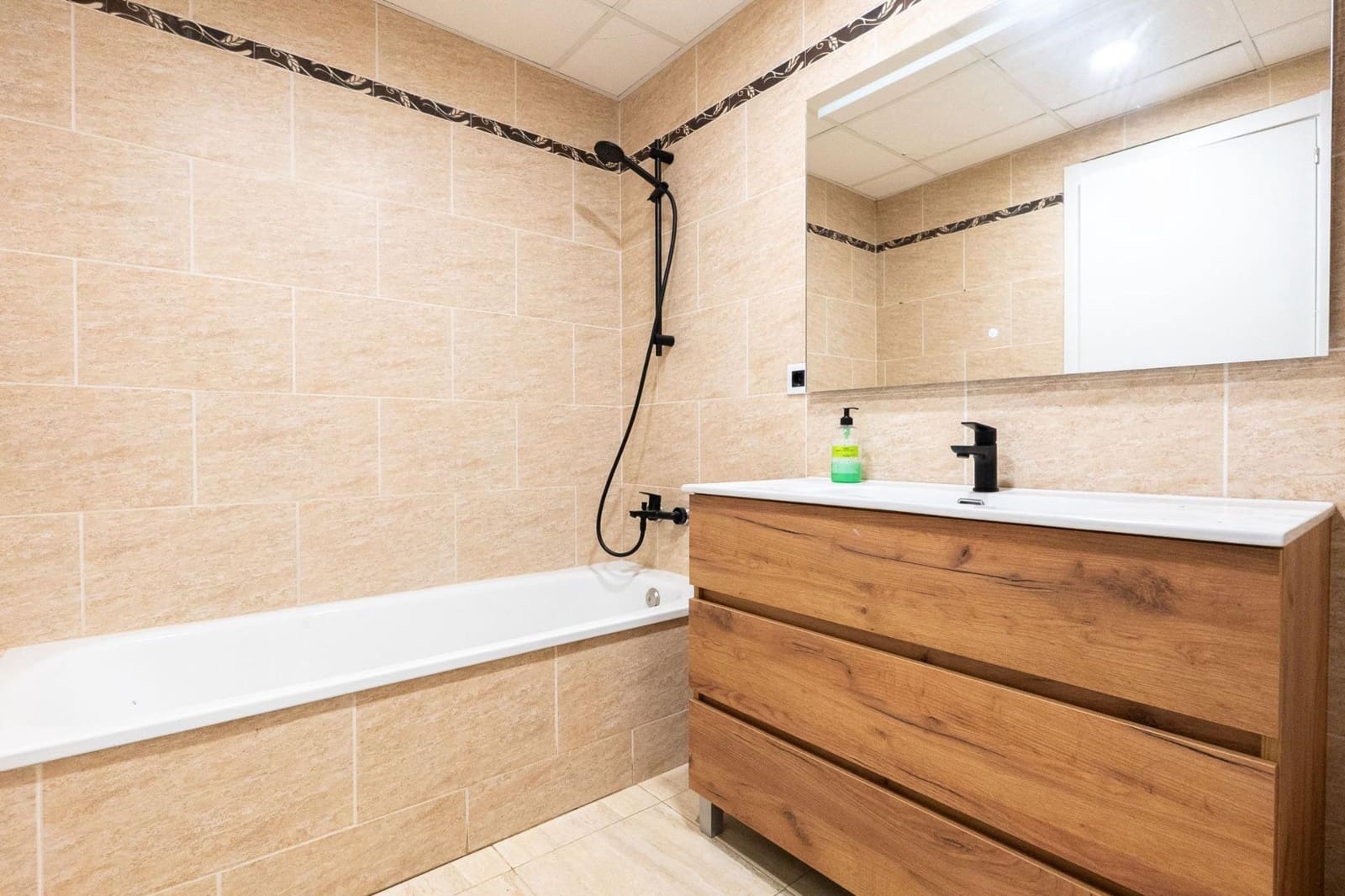 Piso de 2 habitaciones en Deltebre en venta - 100.000 € (Ref: 9677464)