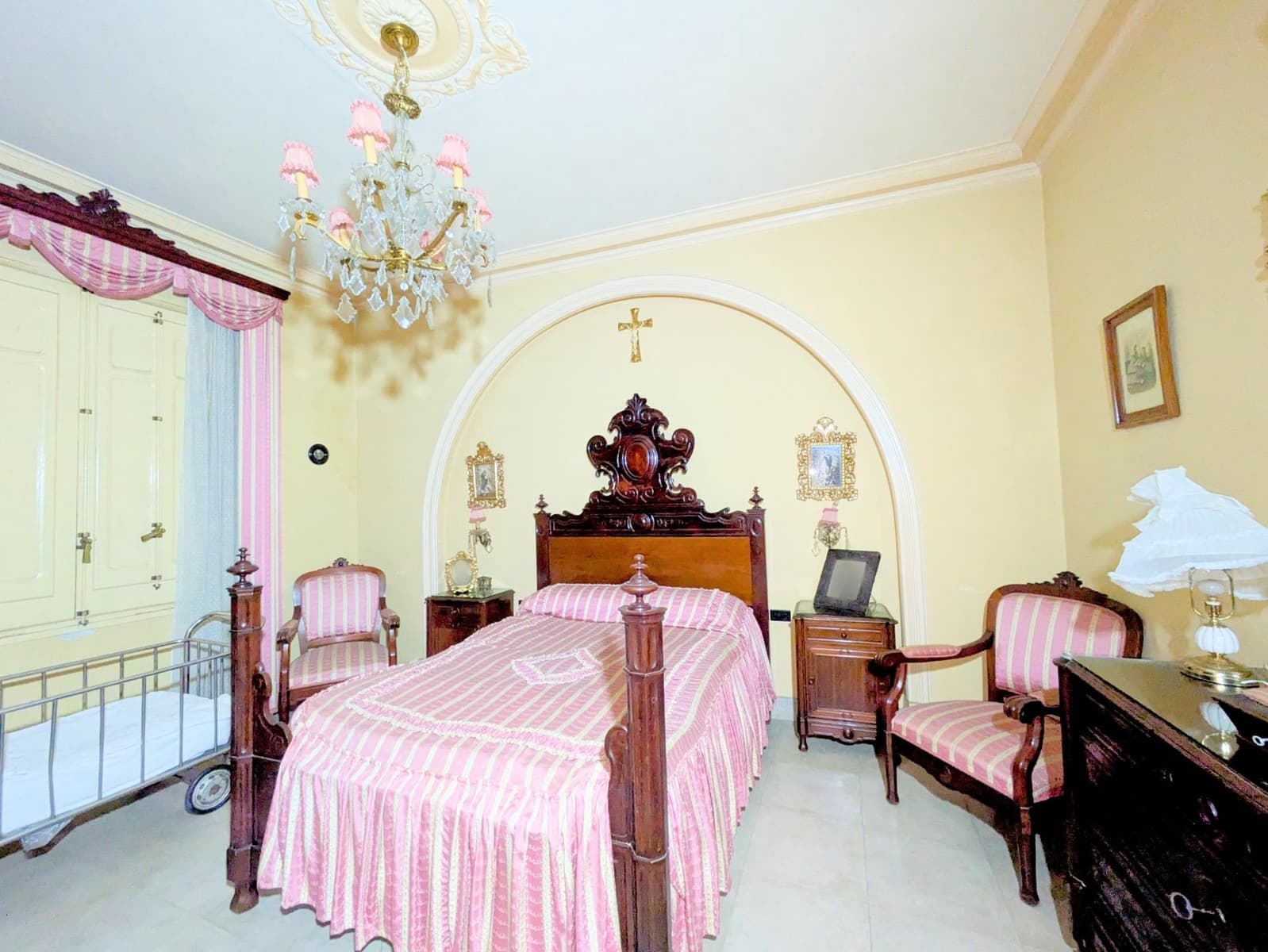 5 bedroom Townhouse for sale in Amposta with garage - € 425,000 (Ref: 9738557)