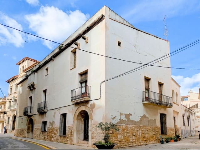 5 bedroom Townhouse for sale in Amposta with garage - € 425,000 (Ref: 9738557)