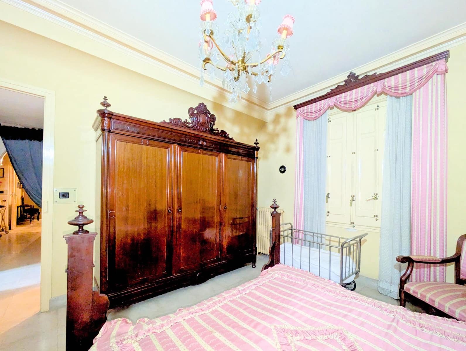 5 bedroom Townhouse for sale in Amposta with garage - € 425,000 (Ref: 9738557)