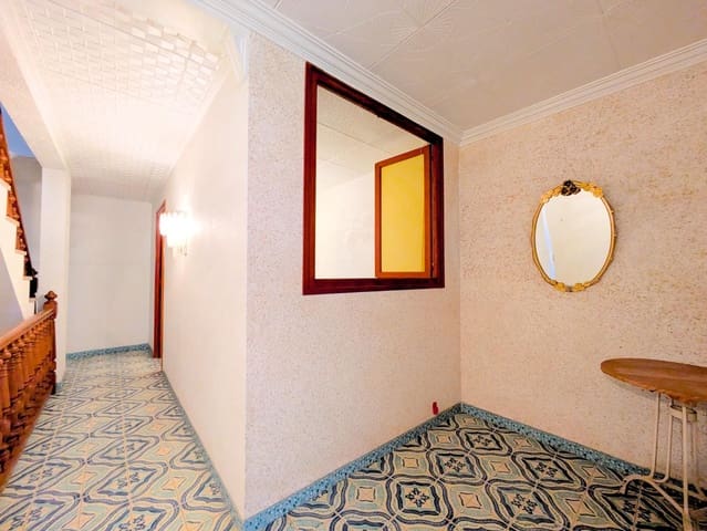 Casa de 6 habitaciones en Alcanar en venta con garaje - 180.000 € (Ref: 9738558)