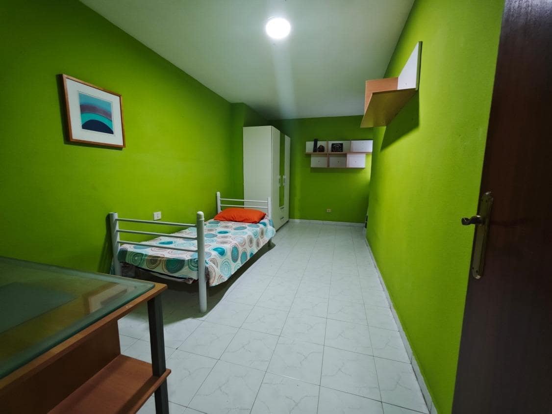 3 bedroom Apartment for sale in El Medano with garage - € 349,000 (Ref: 10049294)