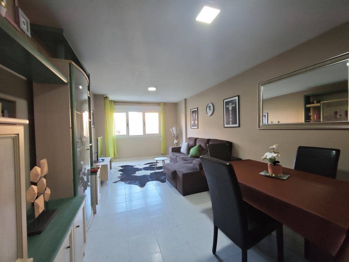 3 bedroom Apartment for sale in El Medano with garage - € 349,000 (Ref: 10049294)