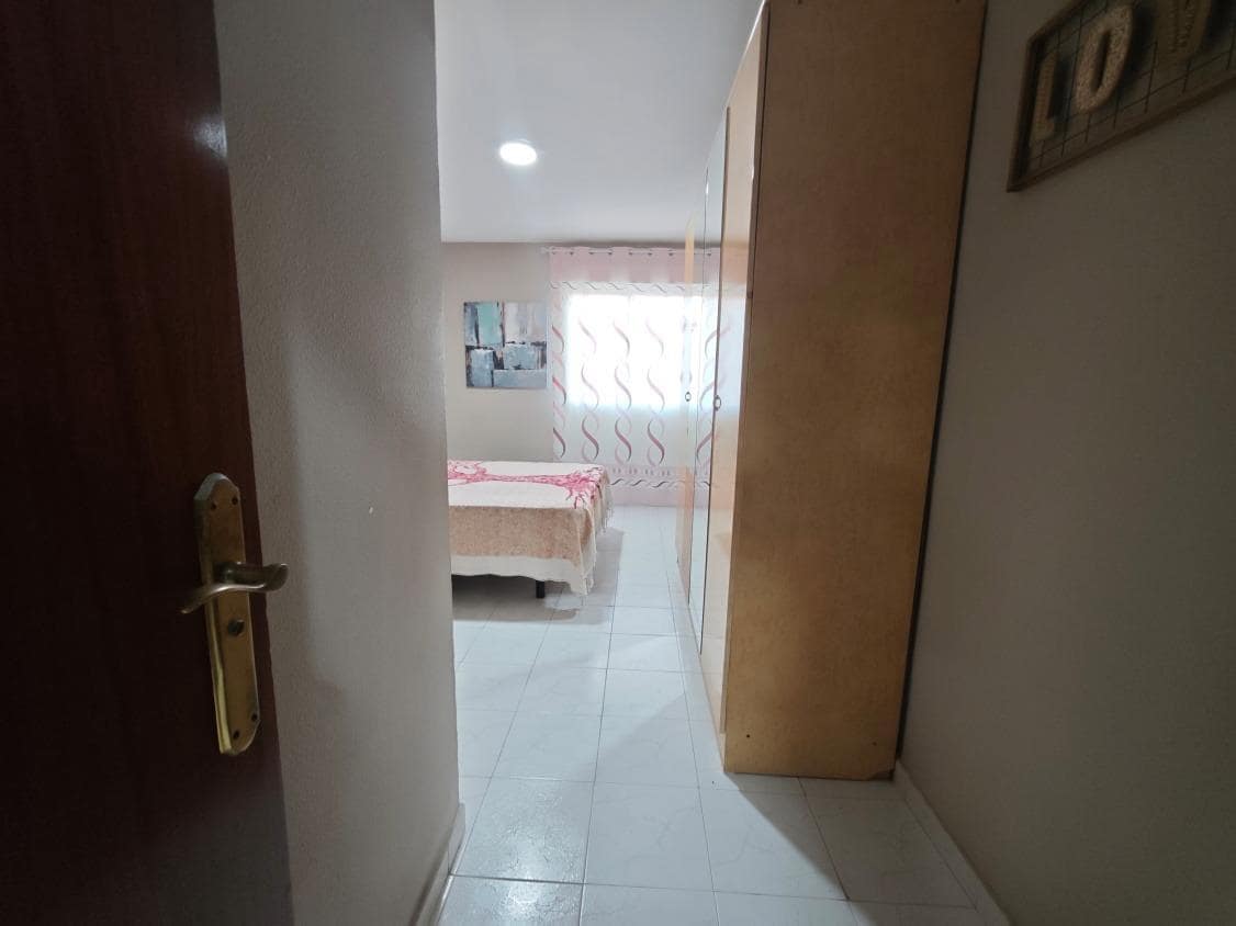 3 bedroom Apartment for sale in El Medano with garage - € 349,000 (Ref: 10049294)