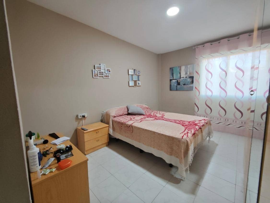 3 bedroom Apartment for sale in El Medano with garage - € 349,000 (Ref: 10049294)