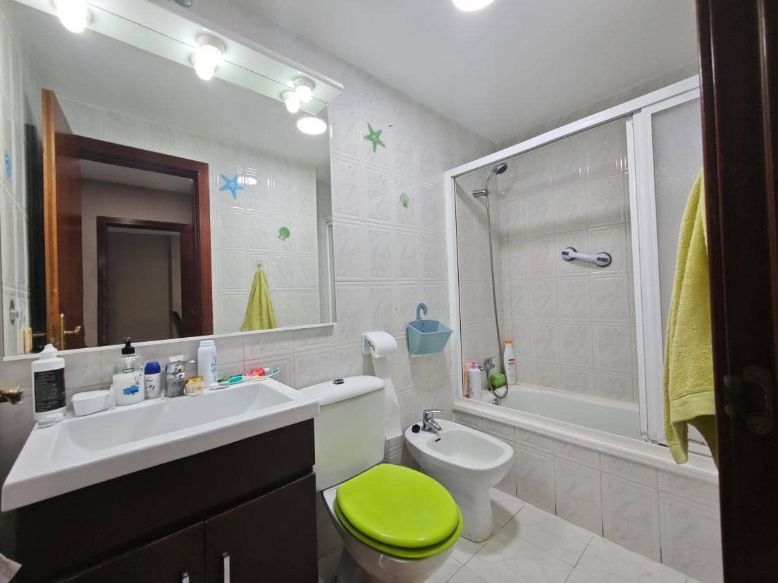3 bedroom Apartment for sale in El Medano with garage - € 349,000 (Ref: 10049294)
