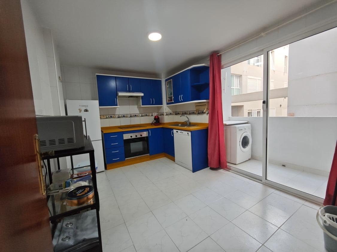 3 bedroom Apartment for sale in El Medano with garage - € 349,000 (Ref: 10049294)