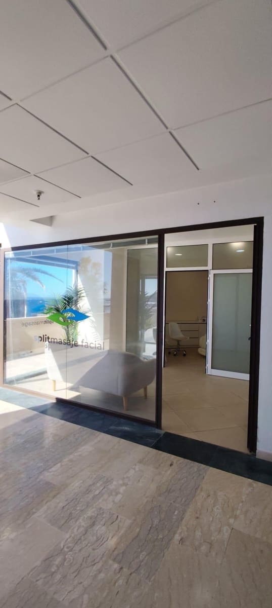 Local Commercial à vendre à Playa de las Americas - 57 000 € (Ref: 10070933)