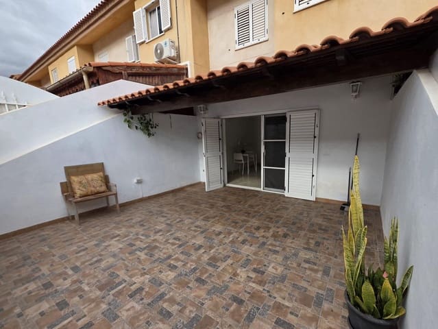 Adosado de 3 habitaciones en Torviscas Bajo, Adeje en venta con piscina garaje - 440.000 € (Ref: 10136086)