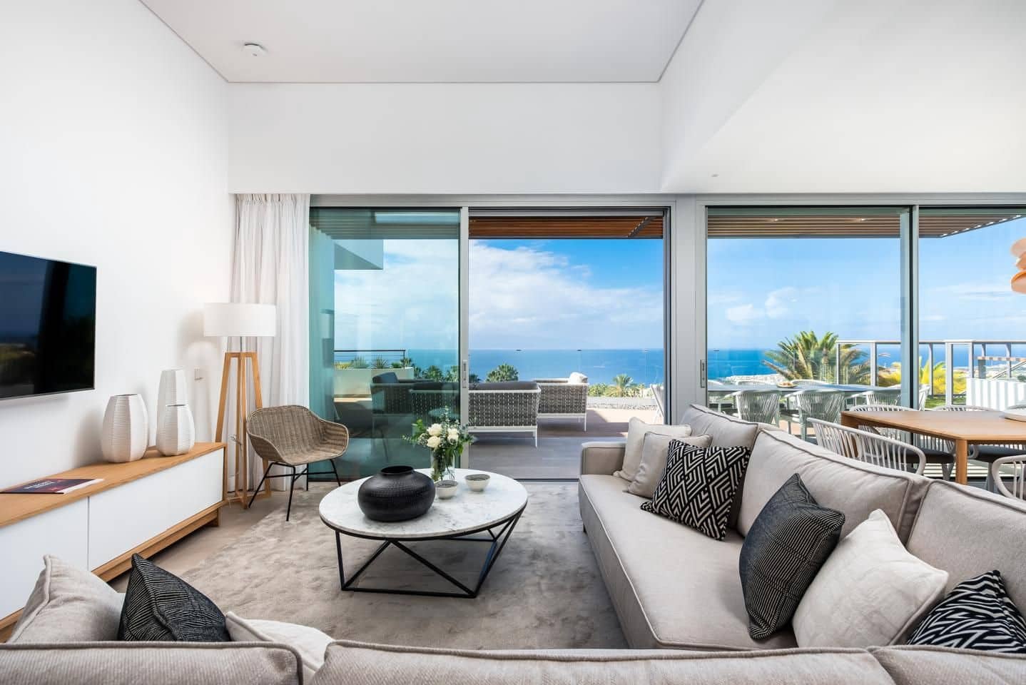 2 bedroom Villa for sale in Guia de Isora with pool garage - € 895,000 (Ref: 8557774)