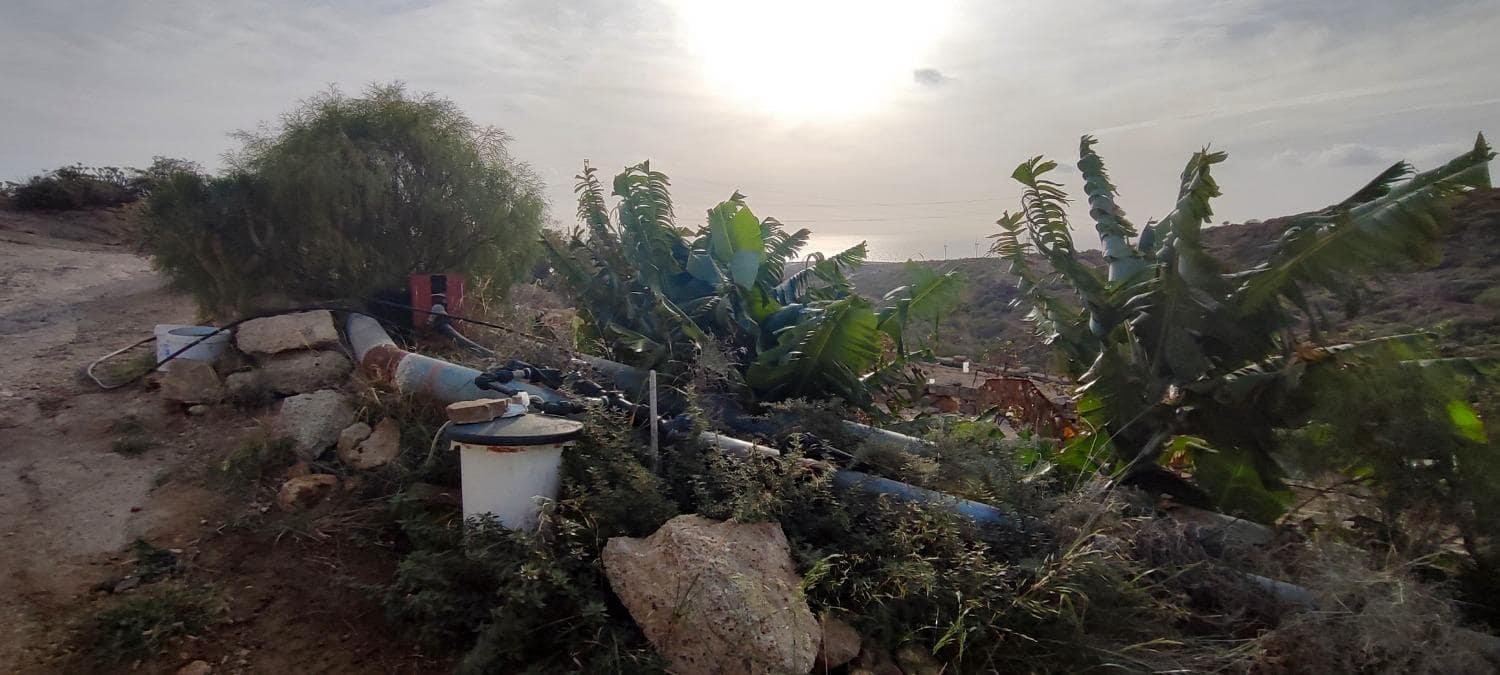 Grunde uden byggetilladelser til salg i Chimiche - € 165.000 (Ref: 8691101)