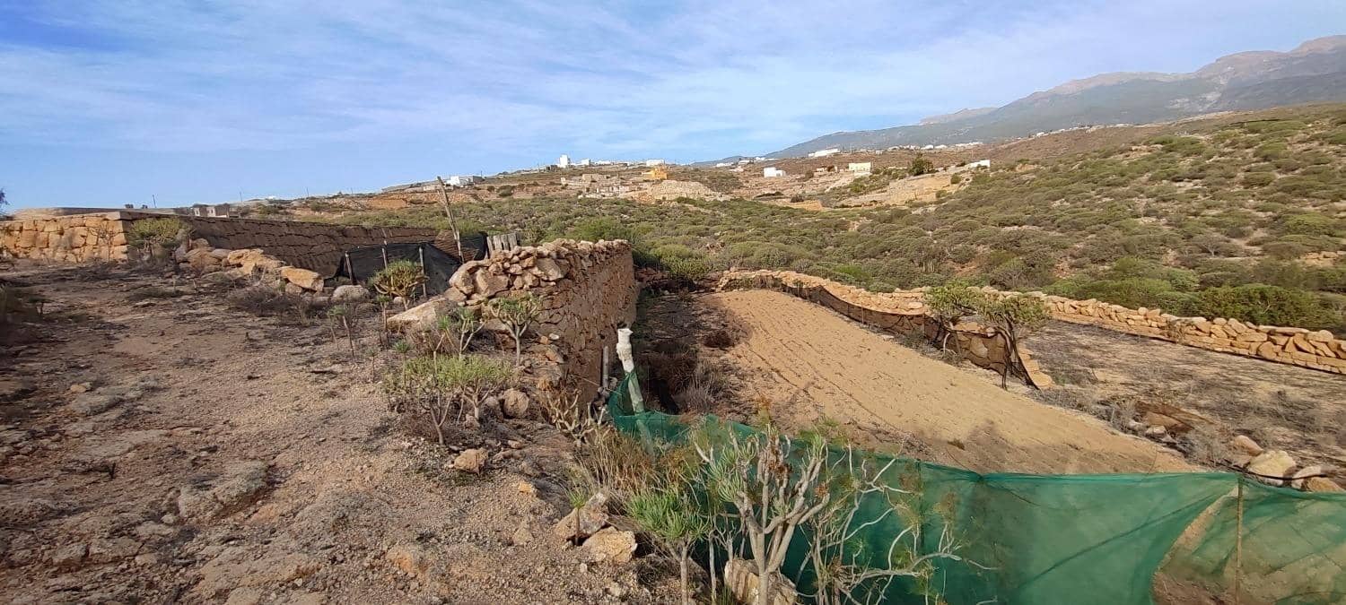 Grunde uden byggetilladelser til salg i Chimiche - € 165.000 (Ref: 8691101)