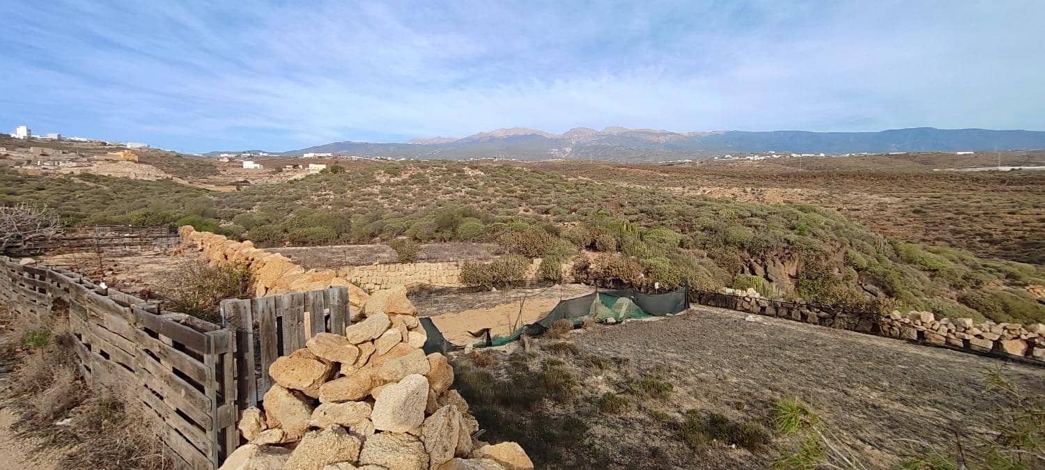 Grunde uden byggetilladelser til salg i Chimiche - € 165.000 (Ref: 8691101)