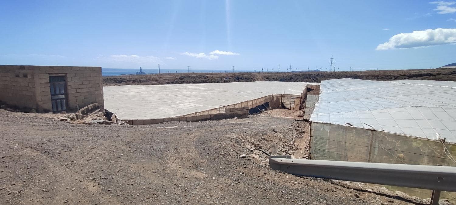 Ubebygd land til salgs i Chimiche - € 147 900 (Ref: 8879832)