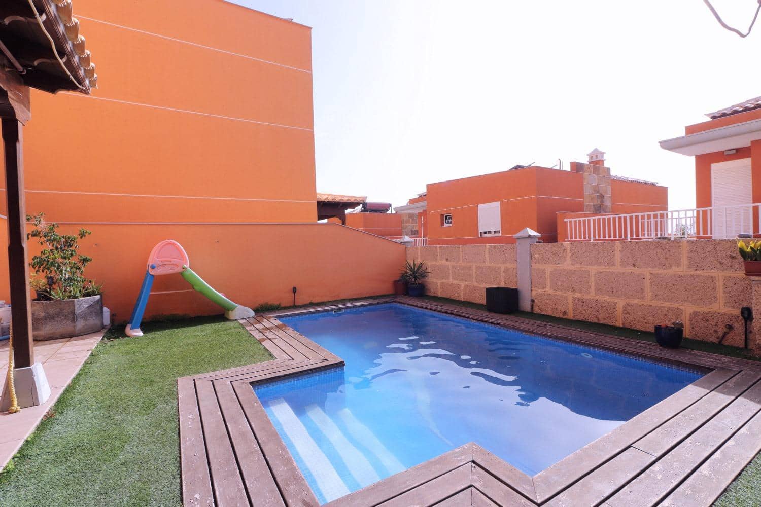 4 makuuhuone Huvila myytävänä paikassa Los Cristianos mukana uima-altaan 
autotalli - 1 030 000 € (Ref: 9208554)