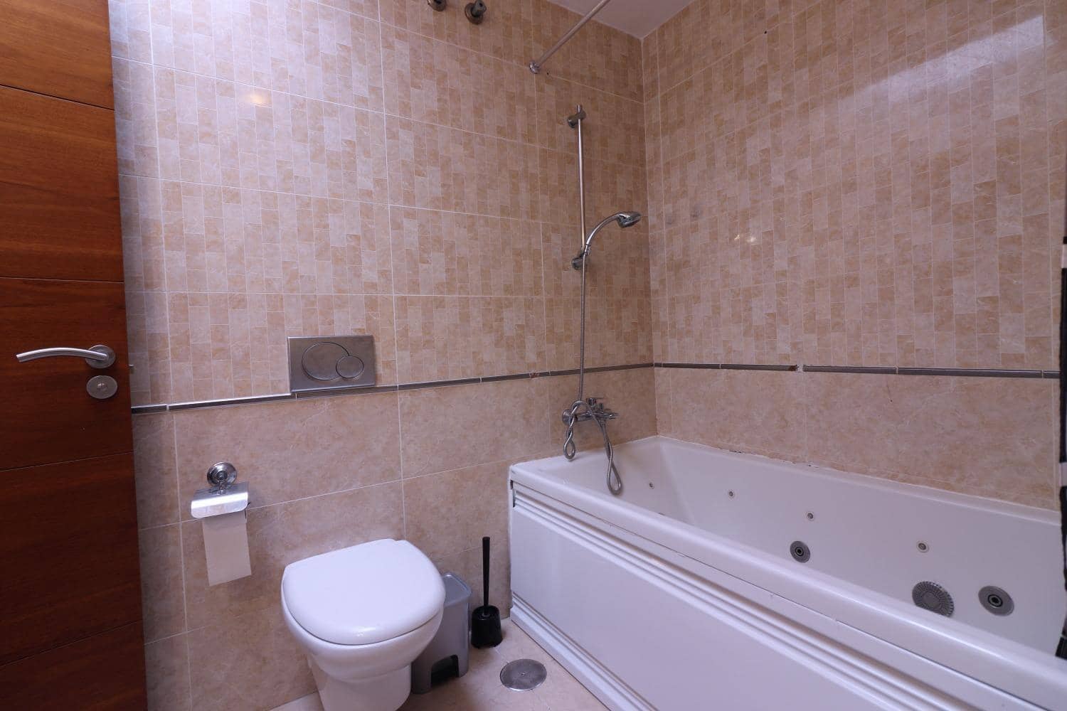 4 makuuhuone Huvila myytävänä paikassa Los Cristianos mukana uima-altaan 
autotalli - 1 030 000 € (Ref: 9208554)