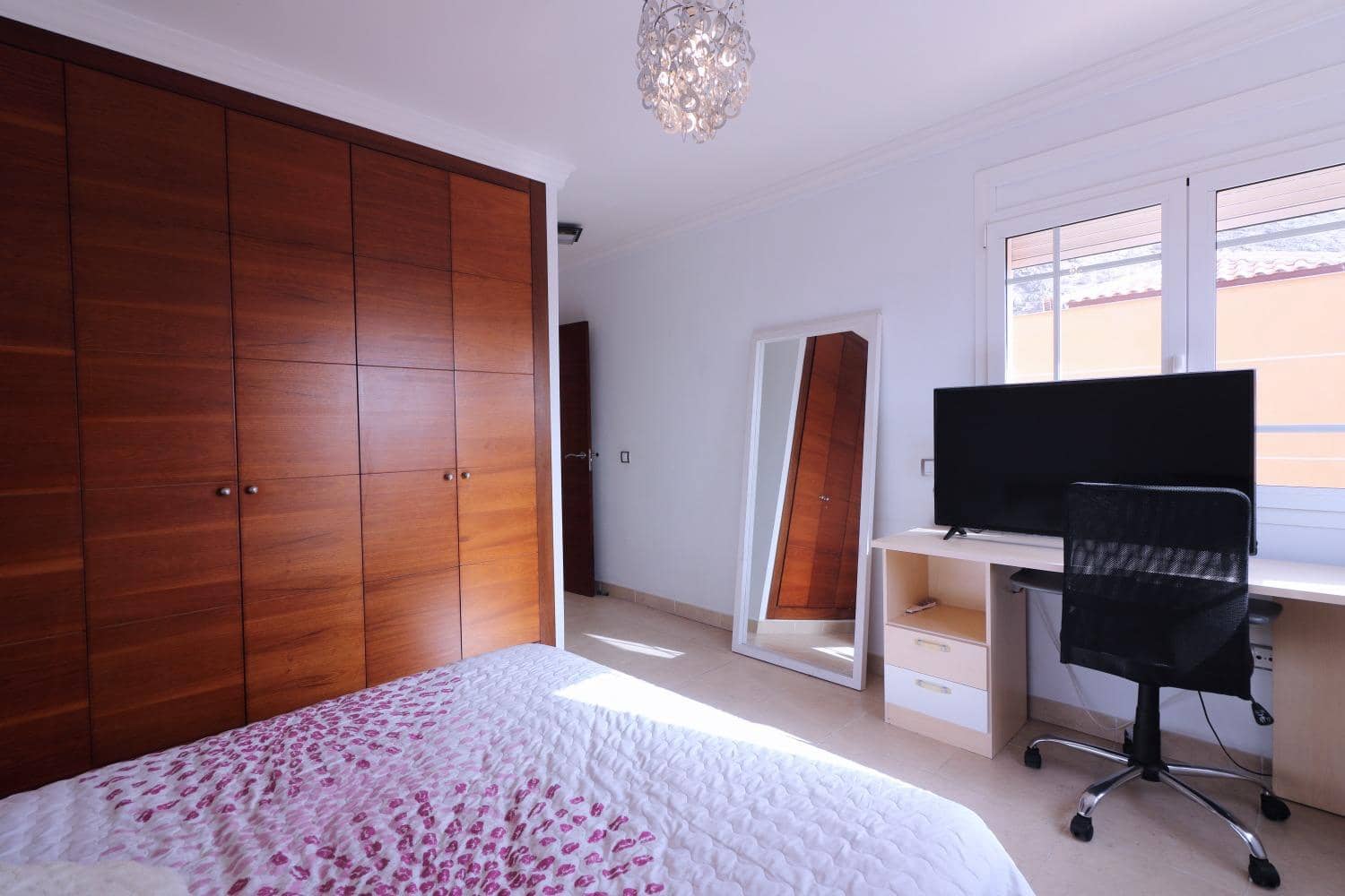 4 makuuhuone Huvila myytävänä paikassa Los Cristianos mukana uima-altaan 
autotalli - 1 030 000 € (Ref: 9208554)