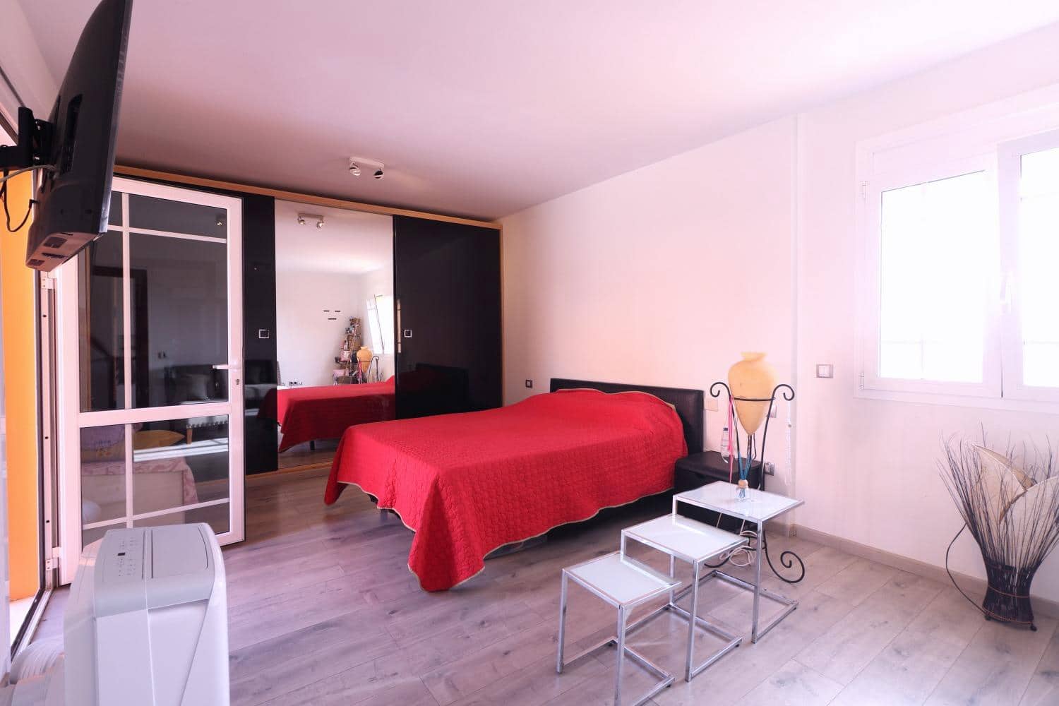 4 makuuhuone Huvila myytävänä paikassa Los Cristianos mukana uima-altaan 
autotalli - 1 030 000 € (Ref: 9208554)