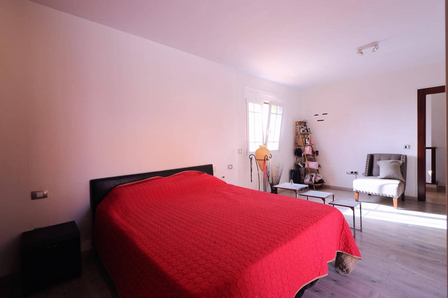 4 makuuhuone Huvila myytävänä paikassa Los Cristianos mukana uima-altaan 
autotalli - 1 030 000 € (Ref: 9208554)