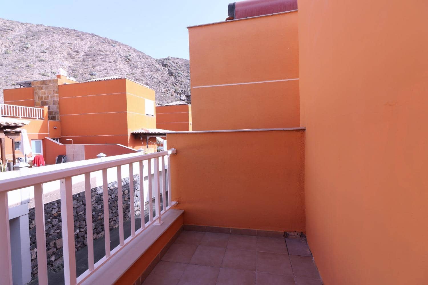 4 makuuhuone Huvila myytävänä paikassa Los Cristianos mukana uima-altaan 
autotalli - 1 030 000 € (Ref: 9208554)