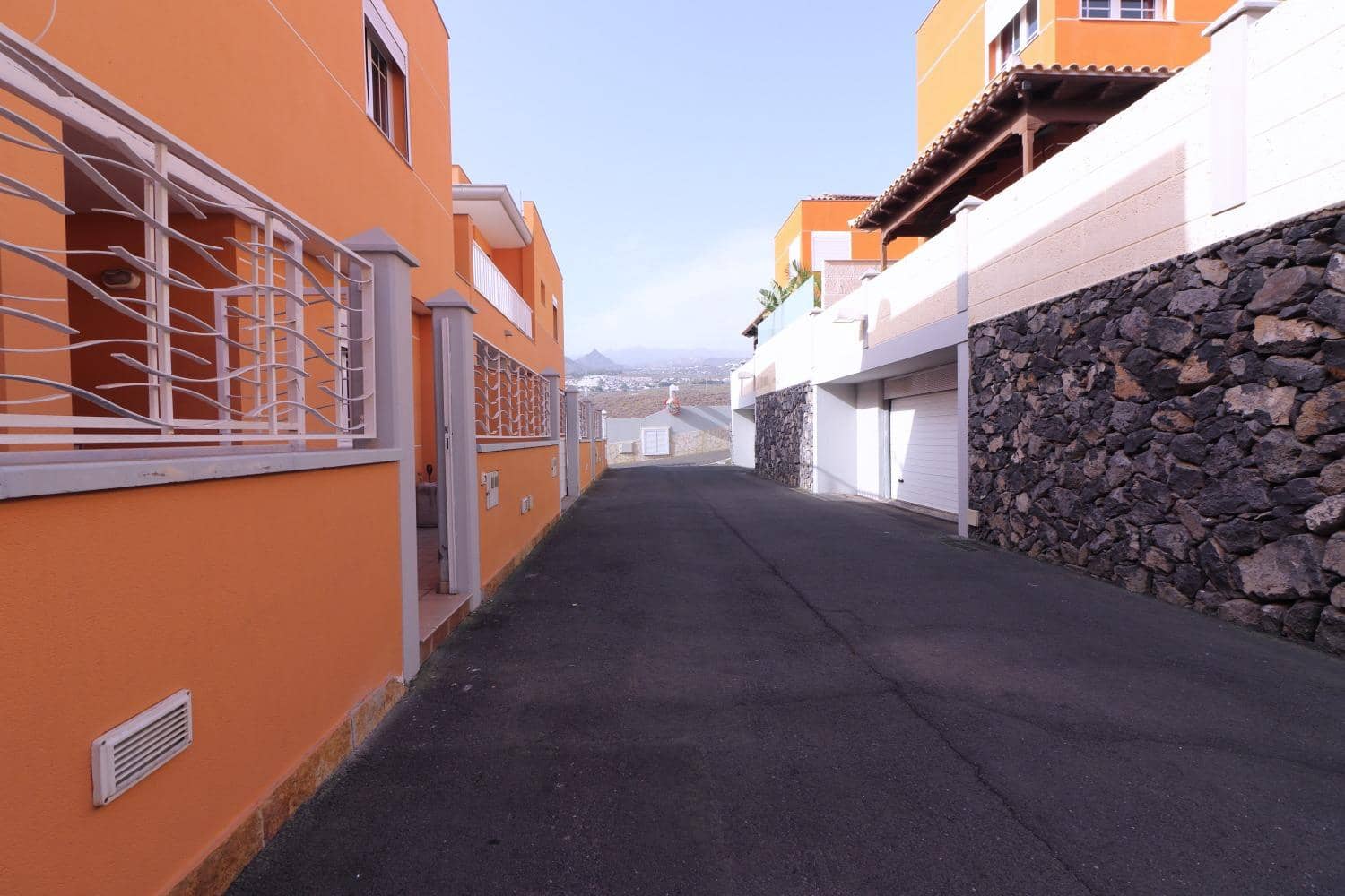 4 makuuhuone Huvila myytävänä paikassa Los Cristianos mukana uima-altaan 
autotalli - 1 030 000 € (Ref: 9208554)