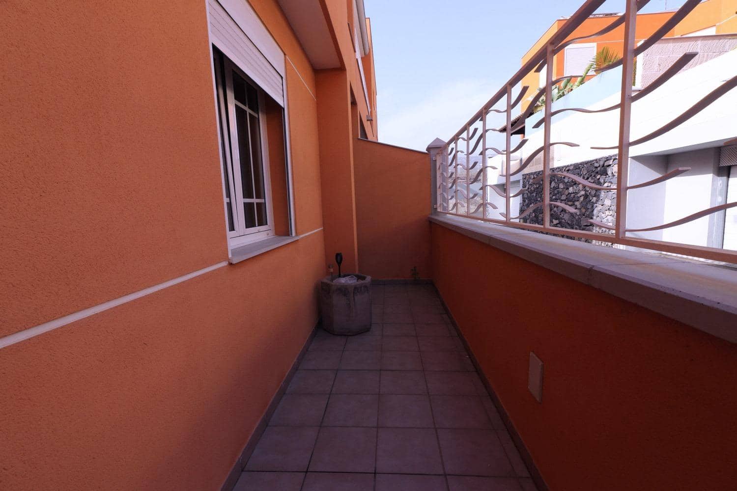 4 makuuhuone Huvila myytävänä paikassa Los Cristianos mukana uima-altaan 
autotalli - 1 030 000 € (Ref: 9208554)