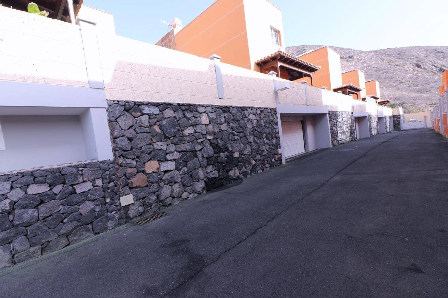 4 makuuhuone Huvila myytävänä paikassa Los Cristianos mukana uima-altaan 
autotalli - 1 030 000 € (Ref: 9208554)