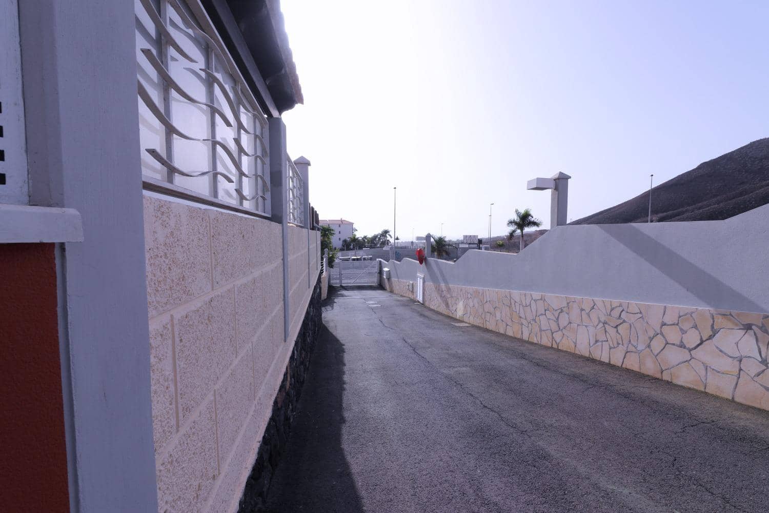 4 makuuhuone Huvila myytävänä paikassa Los Cristianos mukana uima-altaan 
autotalli - 1 030 000 € (Ref: 9208554)