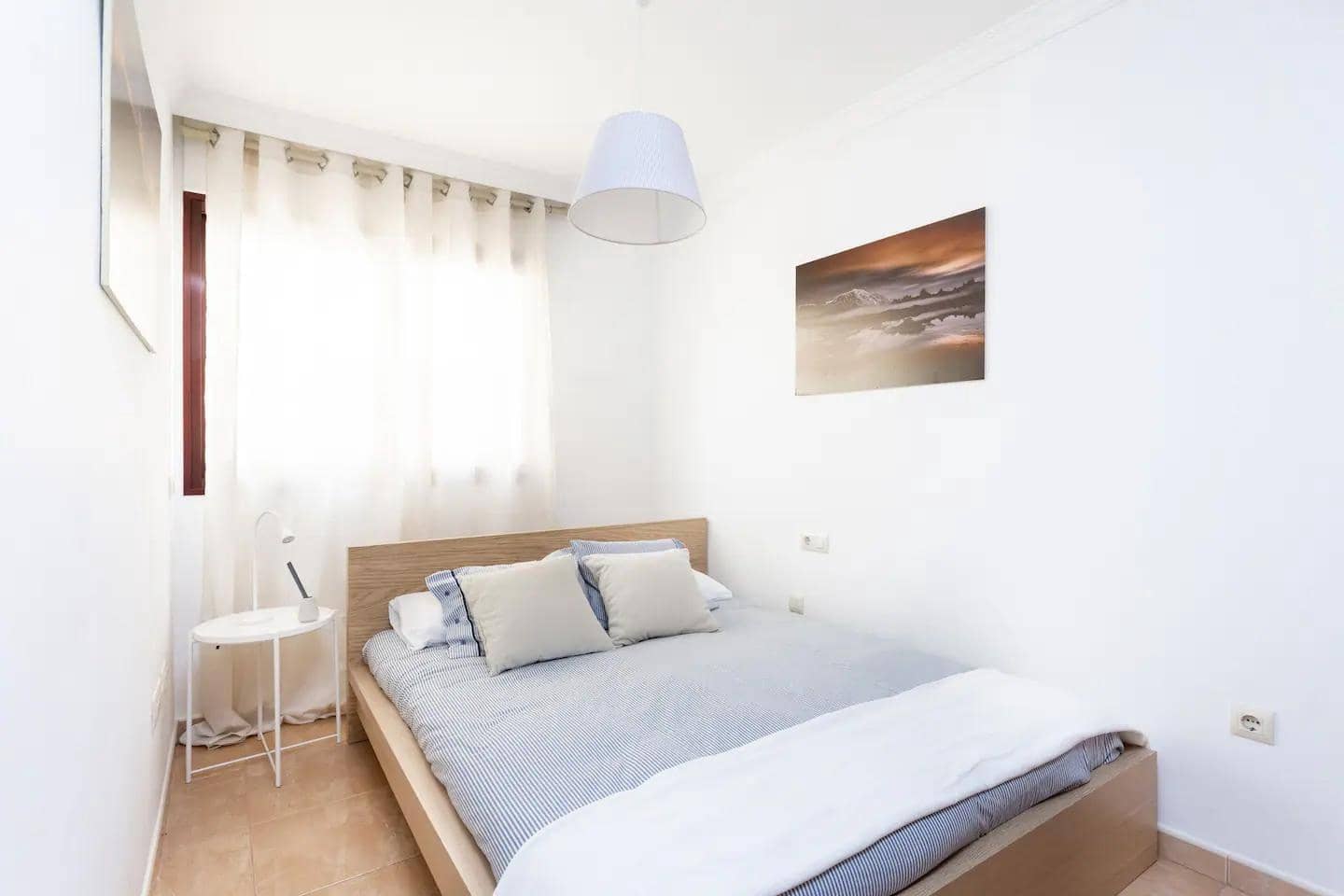 Villa/Maison Mitoyenne de 3 chambres à louer à El Medano avec piscine garage - 2 200 € (Ref: 9367477)