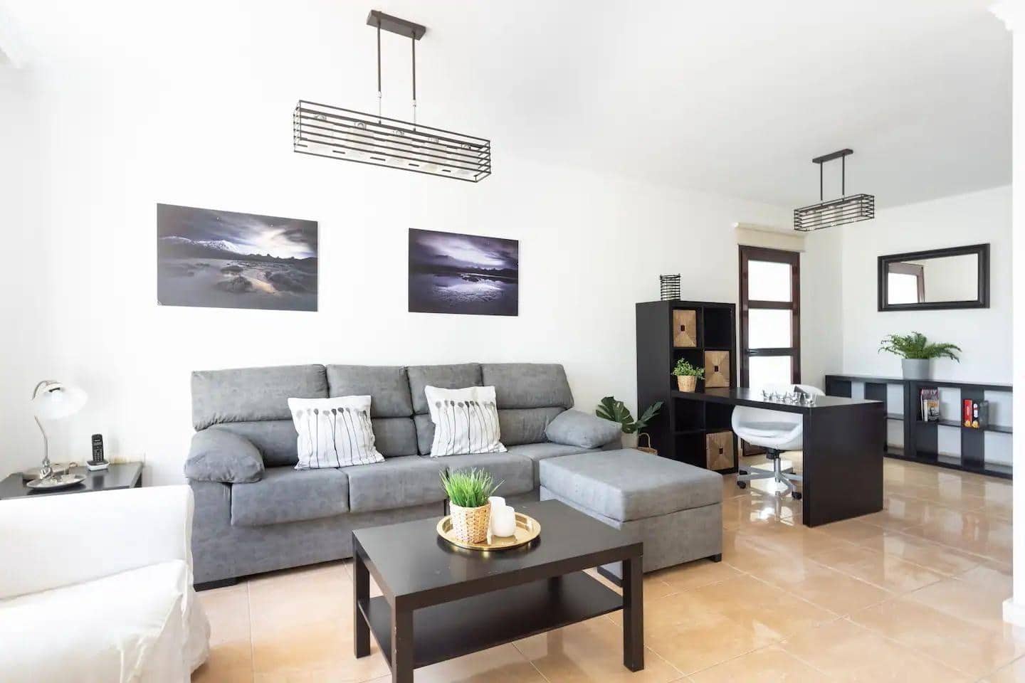 Villa/Maison Mitoyenne de 3 chambres à louer à El Medano avec piscine garage - 2 200 € (Ref: 9367477)