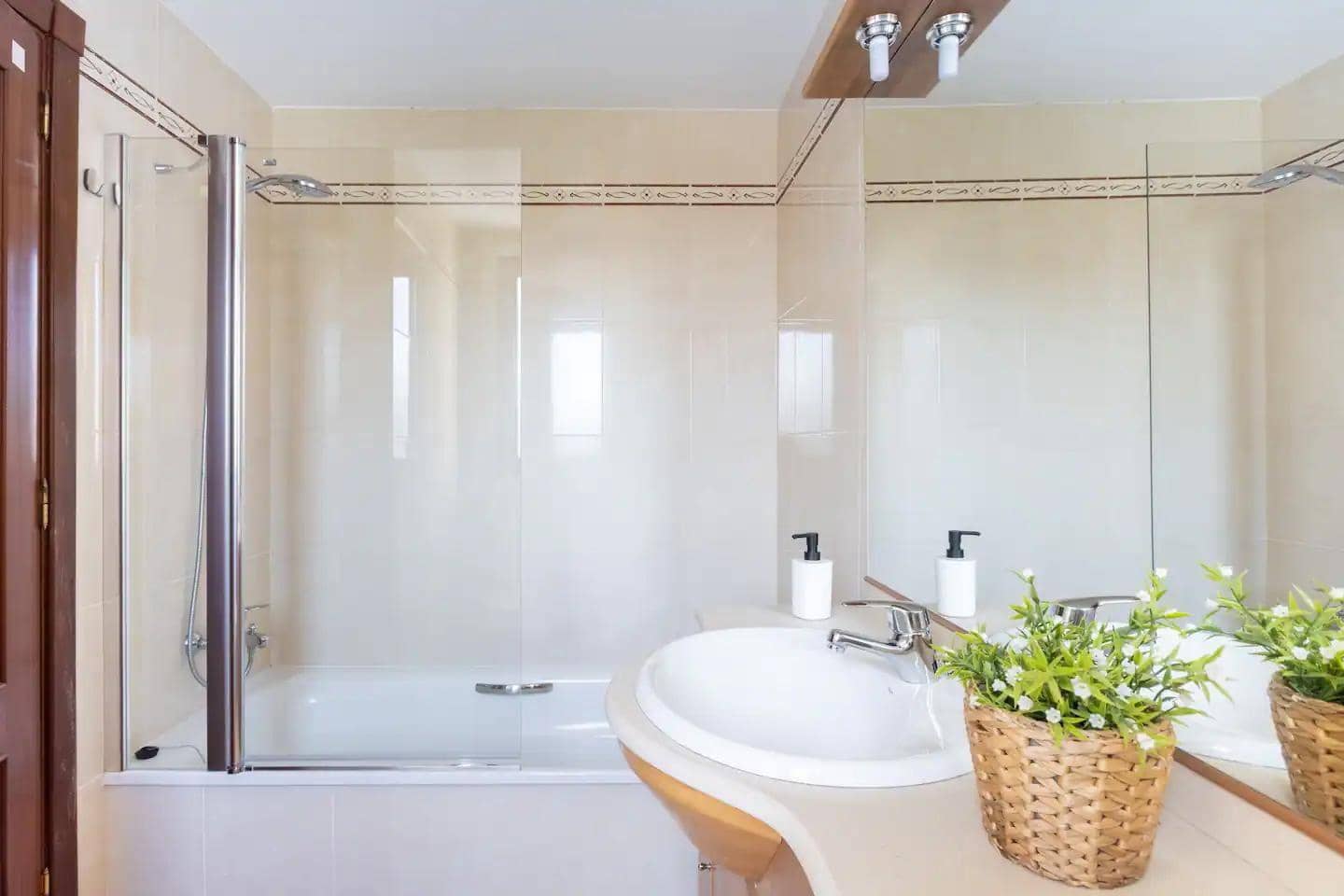 Villa/Maison Mitoyenne de 3 chambres à louer à El Medano avec piscine garage - 2 200 € (Ref: 9367477)