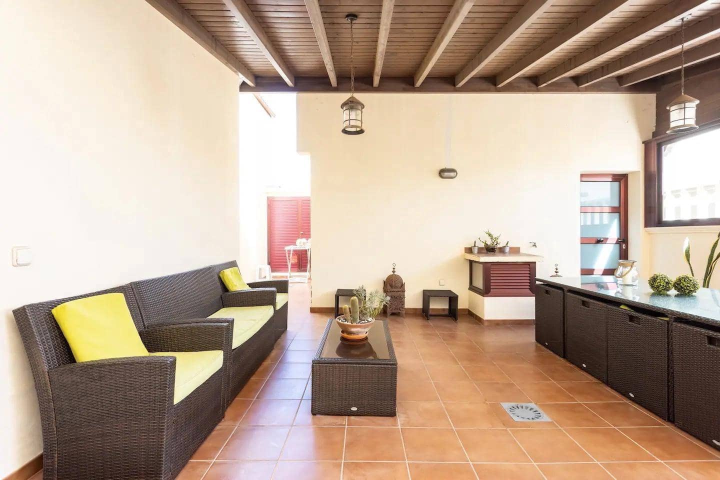 Villa/Maison Mitoyenne de 3 chambres à louer à El Medano avec piscine garage - 2 200 € (Ref: 9367477)