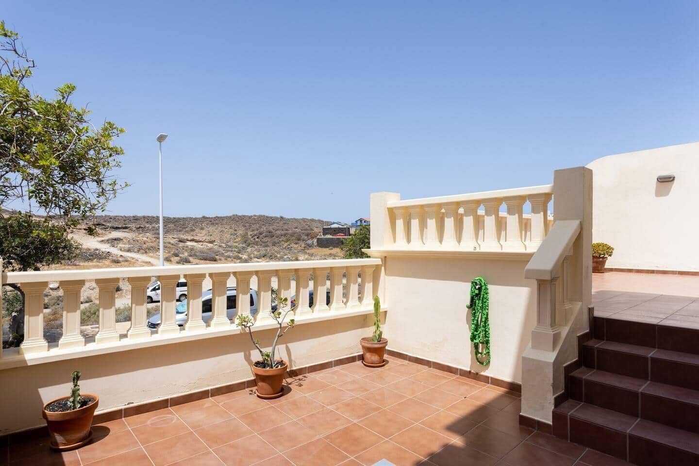 Villa/Maison Mitoyenne de 3 chambres à louer à El Medano avec piscine garage - 2 200 € (Ref: 9367477)