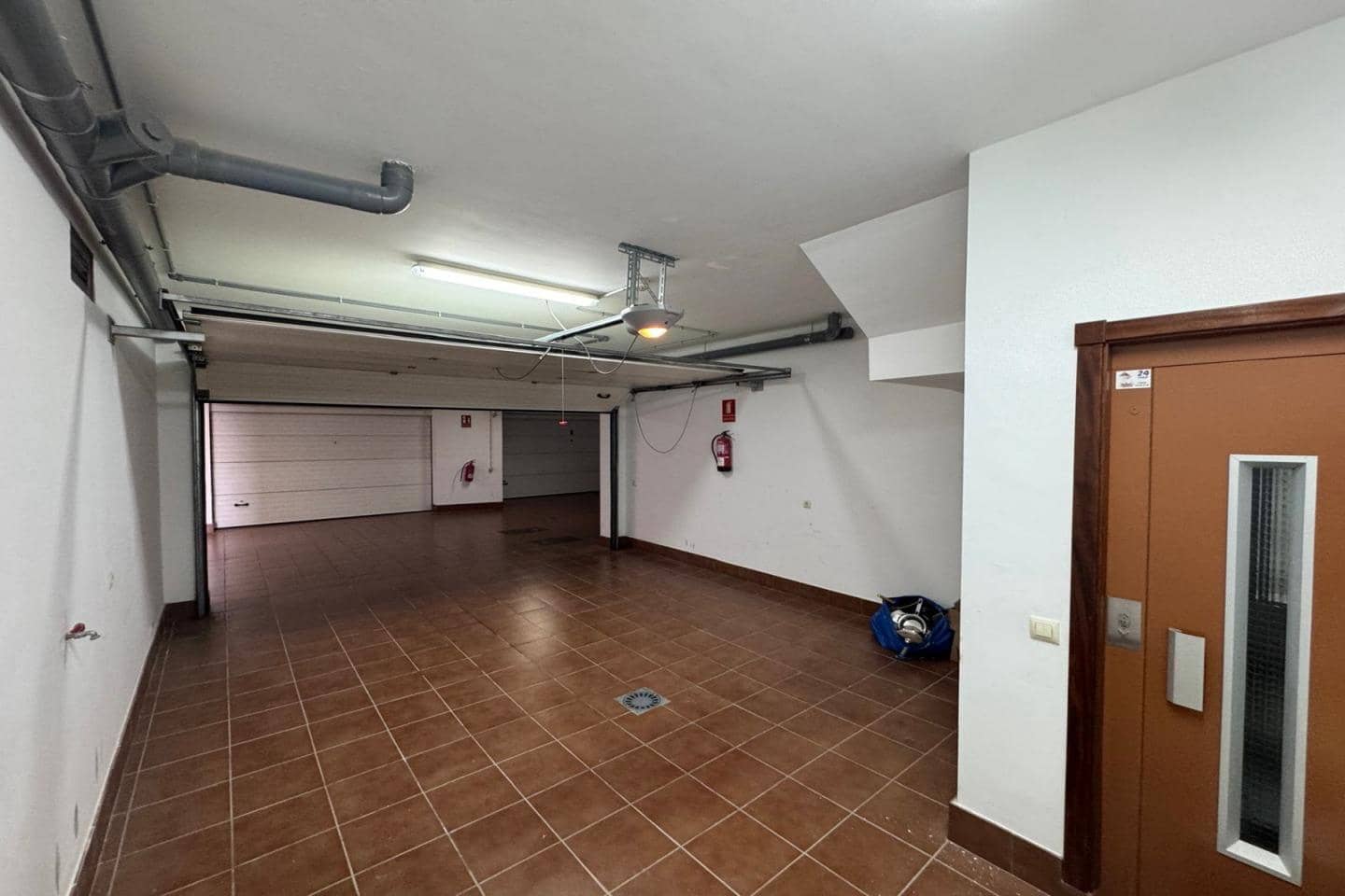 Villa/Maison Mitoyenne de 3 chambres à louer à El Medano avec piscine garage - 2 200 € (Ref: 9367477)