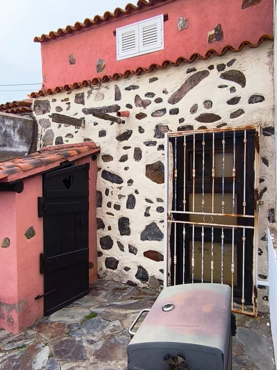 3 makuuhuone Omakotitalo myytävänä paikassa Adeje mukana 
autotalli - 410 000 € (Ref: 9804280)