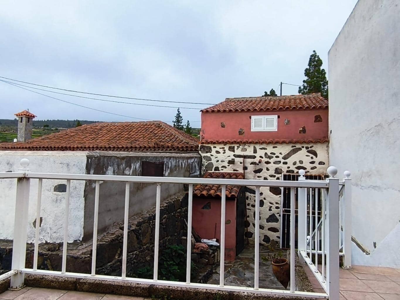 3 makuuhuone Omakotitalo myytävänä paikassa Adeje mukana 
autotalli - 410 000 € (Ref: 9804280)