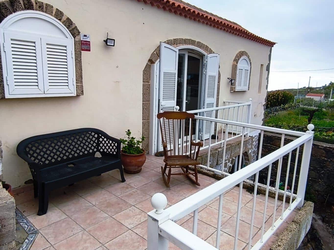 3 makuuhuone Omakotitalo myytävänä paikassa Adeje mukana 
autotalli - 410 000 € (Ref: 9804280)