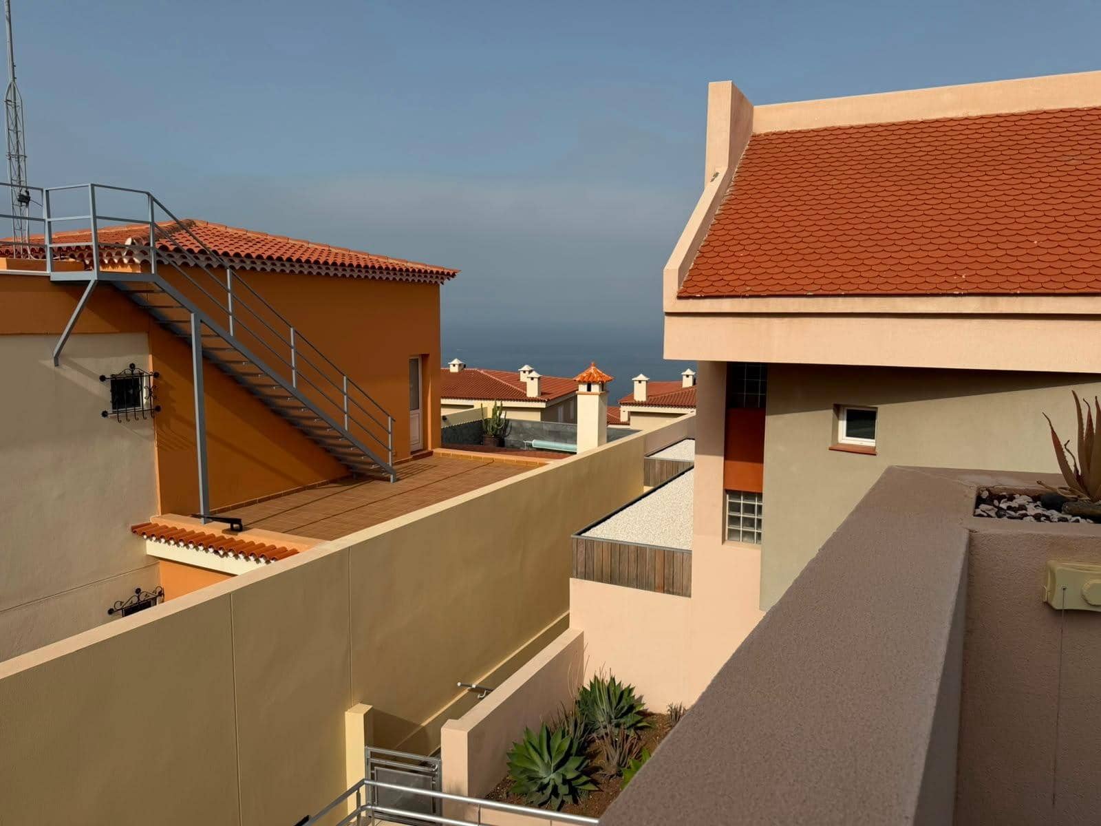 3 sovrum Radhus till salu i Puerto Santiago med pool - 595 000 € (Ref: 9954217)