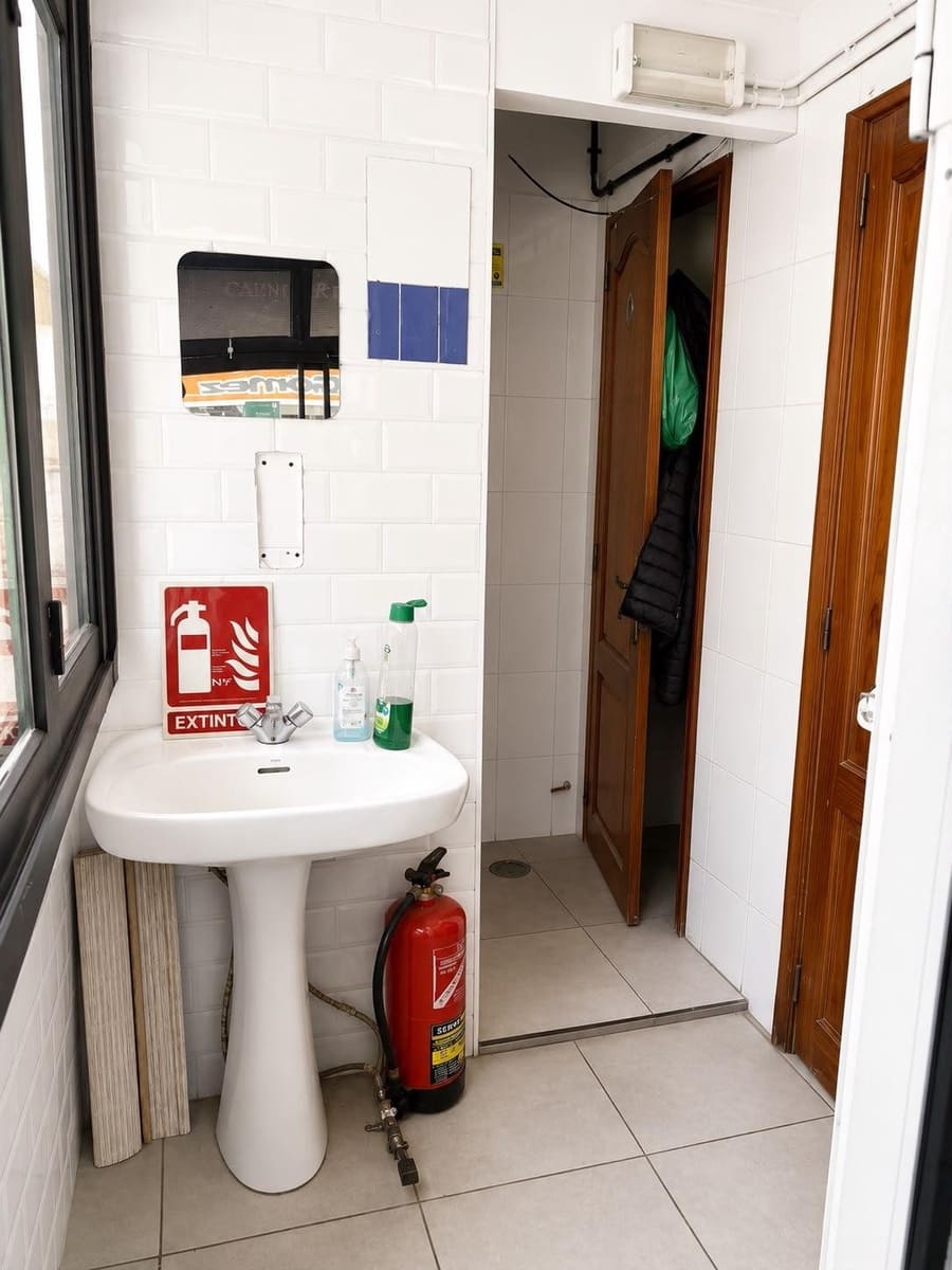 Kommersiell att hyra i Buzanada - 1 500 € (Ref: 9954218)