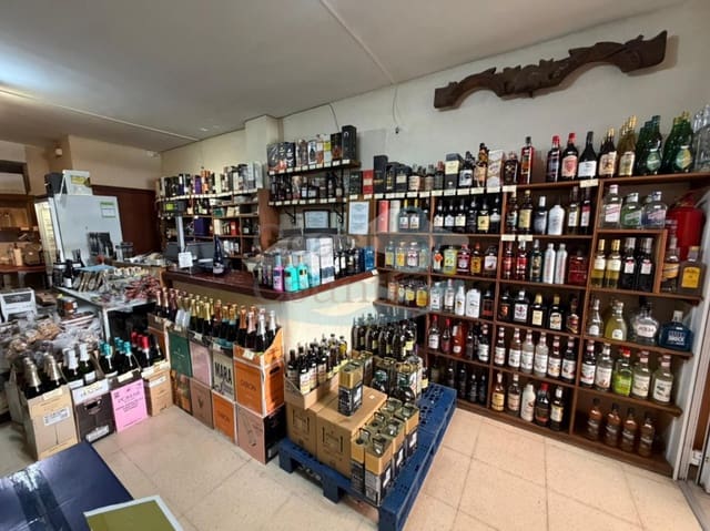 Kaupallinen myytävänä paikassa Casco Urbano, Teulada-Moraira - 220 000 € (Ref: 10049638)