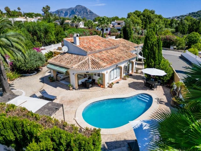 Chalet de 4 habitaciones en Centro ciudad, Javea / Xàbia en venta con piscina - 860.000 € (Ref: 10068103)