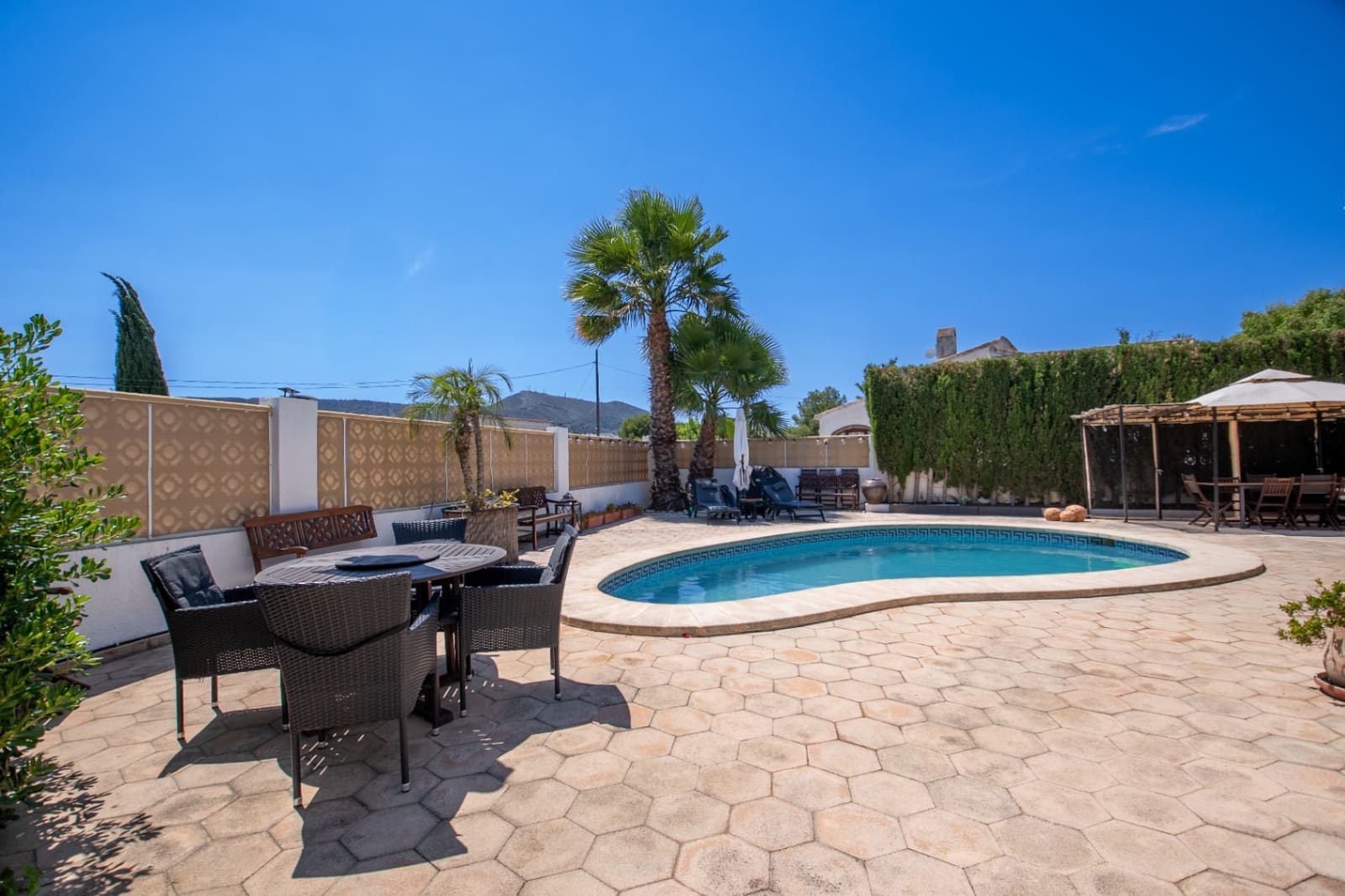 Chalet de 4 habitaciones en Javea / Xàbia en venta con piscina - 860.000 € (Ref: 10068103)